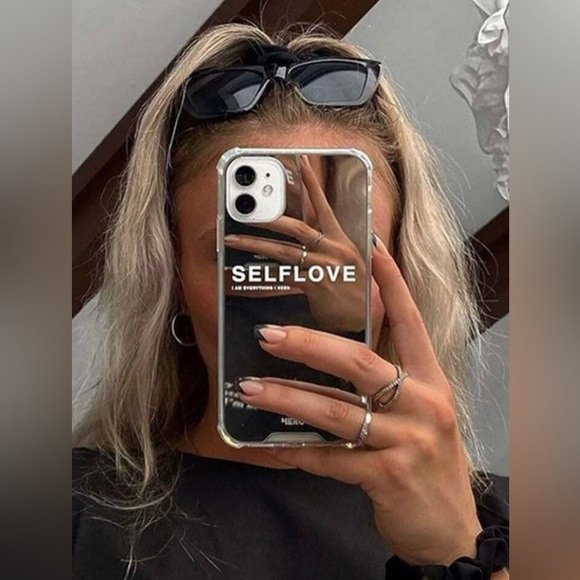 🤎✨GORGEOUS‎ MIRROR IPHONE CASE✨🤎 - Picture 1 of 3